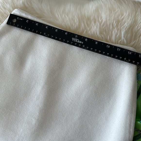 VALENTINO *NEW* Virgin Wool Mini Skirt in Excellent Condition - Picture 12 of 14